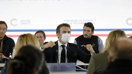 Macron parla in pubblico