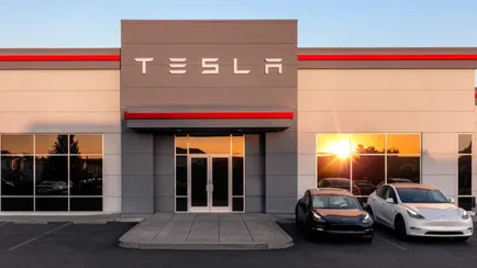 Tesla ha deciso di abbassare i prezzi delle sue auto