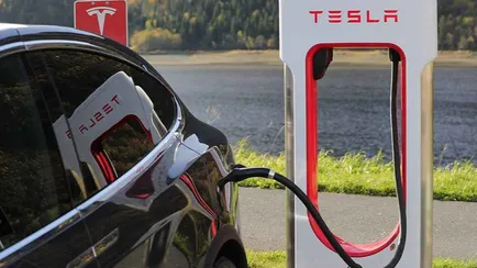 Quanto costa ricaricare un'auto Tesla e come ottimizzare i risparmi