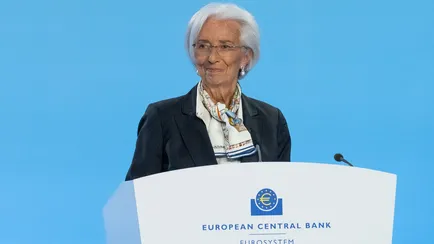 Christine Lagarde parla in conferenza stampa del taglio dei tassi di interesse della BCE